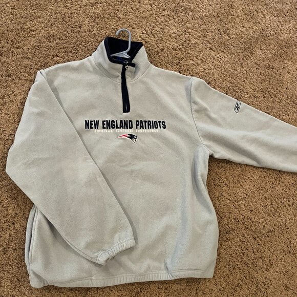 New England Patriots NFL Sweater Size Large! - Picture 6 of 9